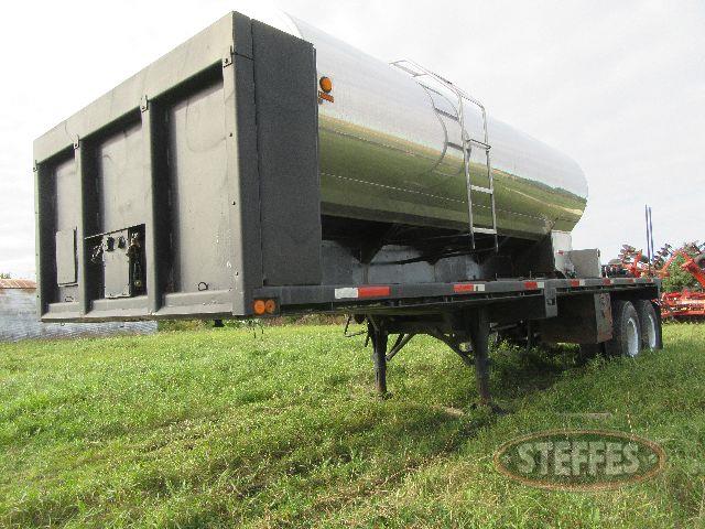 Tandem axle flatbed trailer_0.JPG